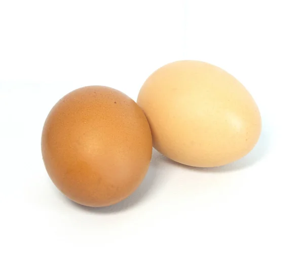 Két Teljes Nyers Héj Bézs Pöttyös Csirke Tojás Izolált Fehér — Stock Fotó