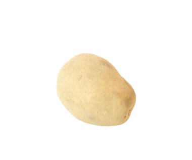 Beyaz arka planda soyulmamış kahverengi bir patates.