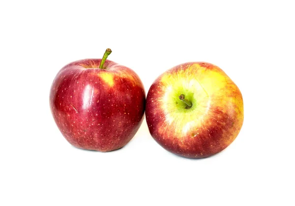 Dwa Całe Dojrzałe Czerwone Jabłka Izolowane Białym Tle — Zdjęcie stockowe