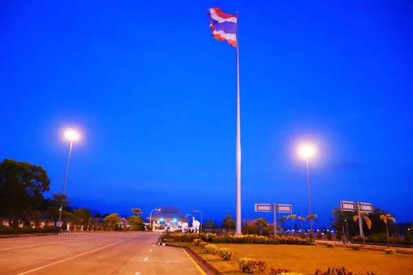 Czas zachodu słońca trzeci Thailao Friendship Bridge, nad rzeką Mekong w Tajlandii — Zdjęcie stockowe