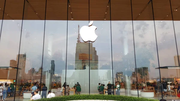 Apple Store filial Iconsiam, a primeira loja oficial da Apple na Tailândia — Fotografia de Stock