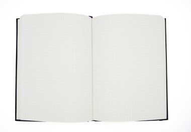 Siyah defter, kare çizgilerli boş grafik kağıdı.beyaz ve izole arka plandaki iki sayfanın her iki tarafı da açık..
