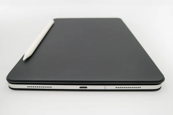 Tablette intelligente et moderne avec stylo intelligent et couvercle noir — Photo