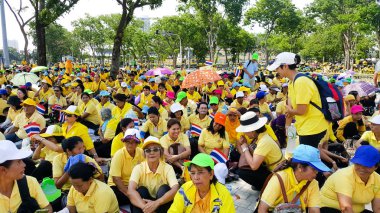 Birçok kişi Kral Rama X taç giyme beklemek için geliyor