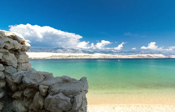 Kijk Achter Stenen Muur Mooie Blauwe Adriatische Zee Kroatië — Stockfoto