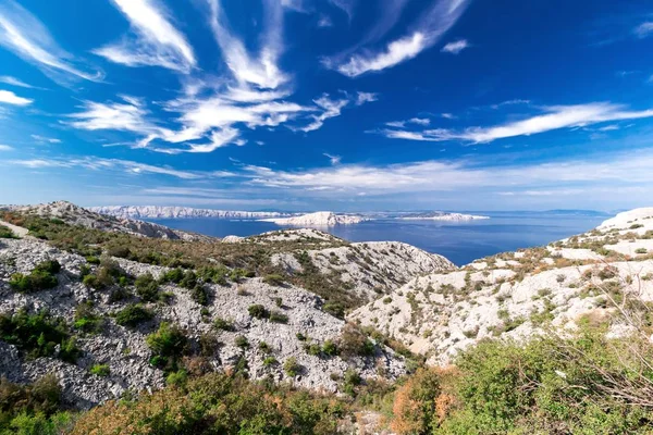 Красивый Вид Море Острова Облака Хорватии — стоковое фото