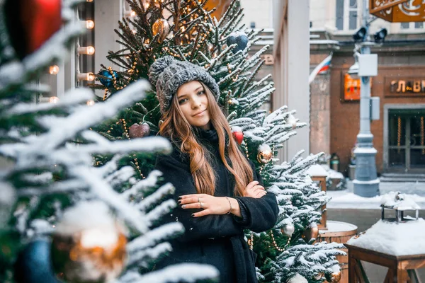 Noel Zamanında Tverskaya Meydanı Nda Yürüyüş Bir Bulut Gün Güzel — Stok fotoğraf