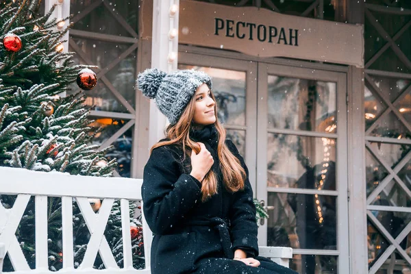 Beautiful Russian Girl Cloud Day Walking Tverskaya Square Christmas Time — Stock Photo, Image