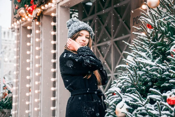 Beautiful Russian Girl Cloud Day Winter Style Clothes Walking Tverskaya — Stock Photo, Image