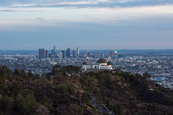 Griffith Gözlemevi Arkasında Los Angeles Skyline — Stok fotoğraf