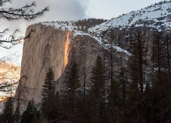 Yangın düşme yıllık olay, Yosemite Milli Parkı