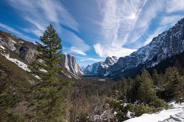 Eine Schneebedeckte Aussicht Auf Das Yosemite Tal — Stockfoto