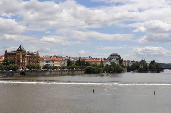 Rivière Vltava Avec Prague Arrière Plan — Photo