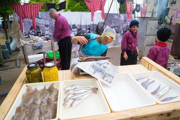 Urk Niederlande Mai 2018 Mülltonnen Mit Frischem Fisch Zum Verkauf — Stockfoto