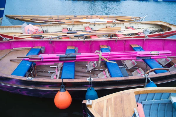 Barcos Remo Tradicionais Cores Marcantes Porto Holandês — Fotografia de Stock