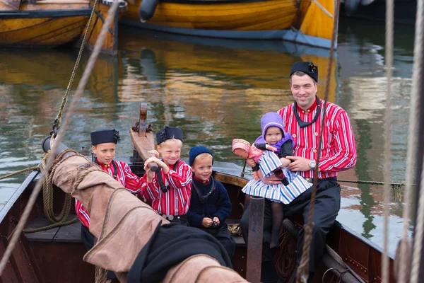 Urk Netherlands May 2018 Unknown Man Children Traditional Costumes Urkerdays — Stock Photo, Image