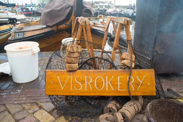 Bouclier Fumeur Traditionnel Poisson Visrokerij Sur Les Jours Annuels Urker — Photo