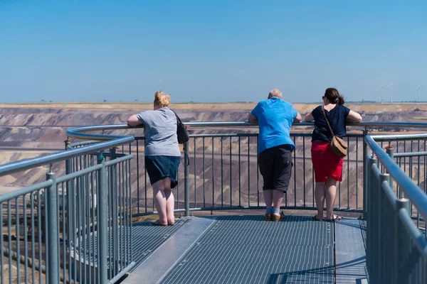 Jackerath Alemanha Julho 2018 Skywalk Com Pessoas Desconhecidas Mina Carvão — Fotografia de Stock