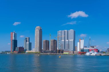Rotterdam, Hollanda - 6 Mayıs 2017: Modern silüeti, Avrupa'nın en büyük liman kenti