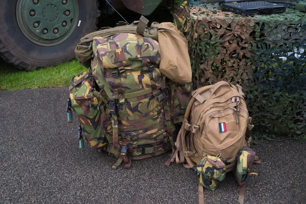Два Розміри Військові Рюкзаки Землі — стокове фото