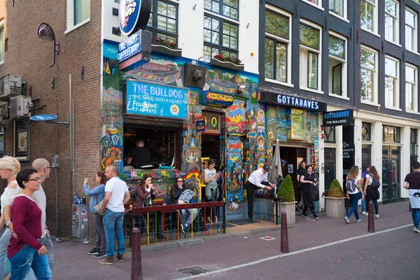 Amsterdam Netherlands August 2017 Exterior Bulldog First Most Famous Coffeeshop — Stock Photo, Image