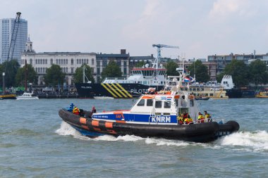 Rotterdam, Hollanda - 3 Eylül 2017: Cankurtaran gösteride Rotterdam liman gün