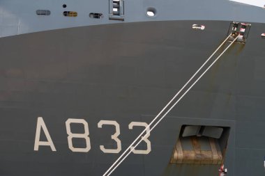 Rotterdam, Hollanda - 3 Eylül 2017: Karel kapıcı, Kraliyet Hollanda deniz kuvvetleri amfibi operasyonlar için bir Hollandalı çok fonksiyonlu destek gemisi detayını
