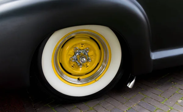 Nijverdal Netherlands September 2017 Closeup Vintage Yellow Classic Car Tyre — Stock Photo, Image