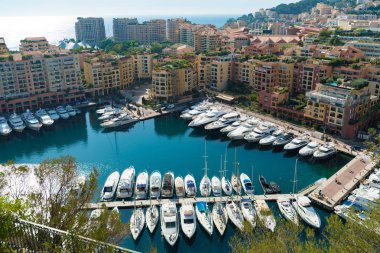 Monaco - 22 Ekim 2017: Yüksek açılı görünüş bağlantı noktası de fontvieille üzerinde. ARIA bir İtalyan mimar, Manfredi Nicoletti'nin, 1970'lerde ve 1990'larda arasında tarafından geliştirildi.