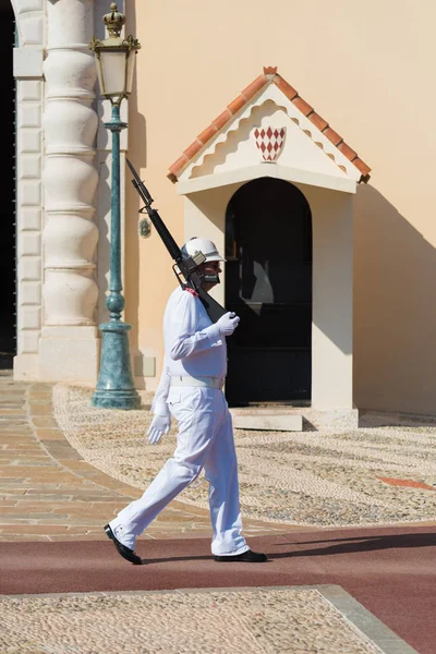 Monako Října 2017 Strážní Službě Před Princes Palác Oficiální Sídlo — Stock fotografie