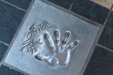 Cannes, Fransa - 26 Ekim 2017: Sylvester Stallone, el izi 1993 yılında Cannes Film Festivali sırasında ayarla