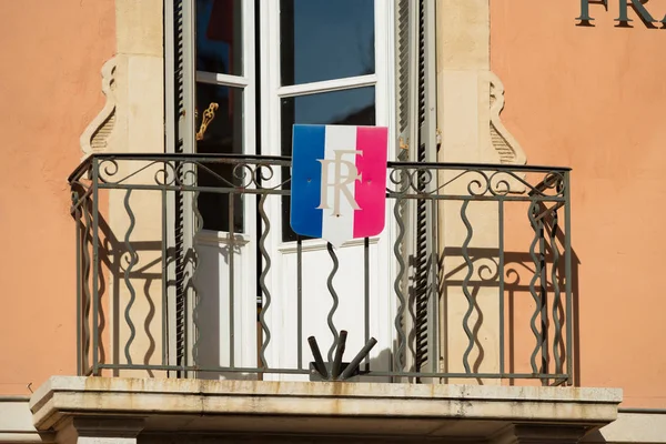 Pequena Bandeira Francesa Pendurada Uma Blacony Tropez — Fotografia de Stock