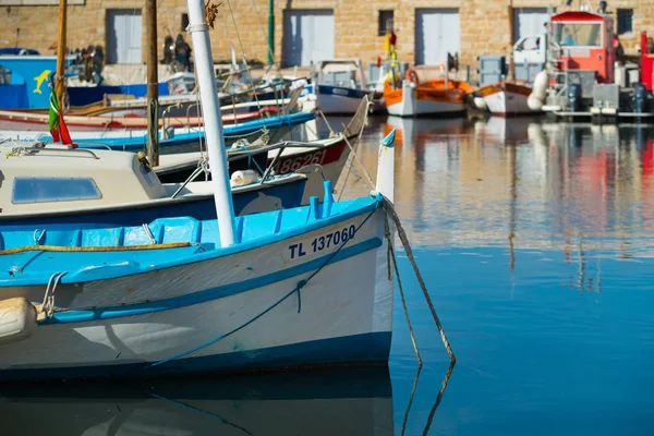 Tropez Frankrike Oktober 2017 Fiskebåtar Färgglada Hamnen Tropez — Stockfoto