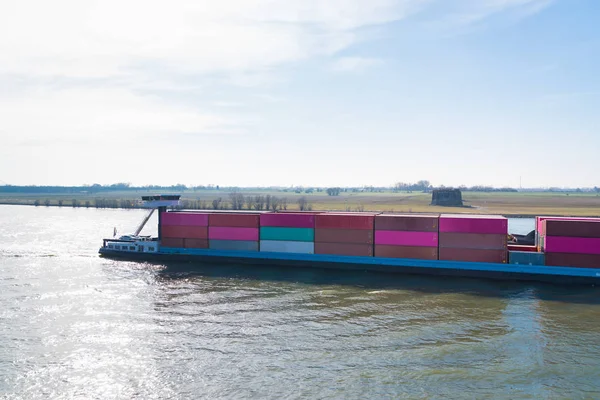 Containerschiff auf dem Rhein — Stockfoto
