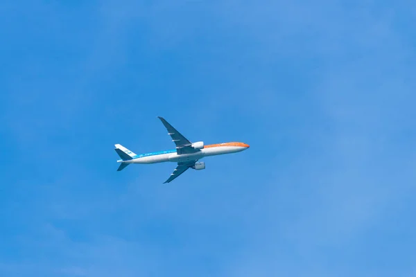 Специальная покрашенная олимпийская плоскость KLM — стоковое фото