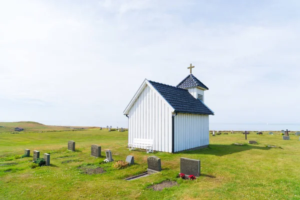 Kleine witte kapel — Stockfoto