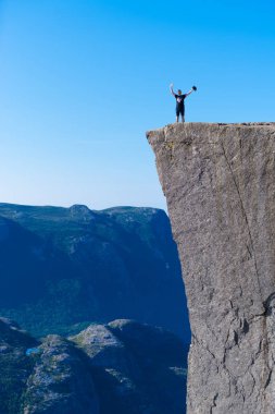 Müezzin kayası Norveç