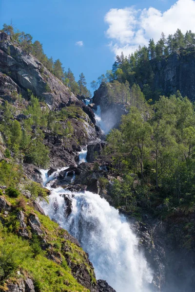 Slavný vodopád Latefoss v Norsku — Stock fotografie