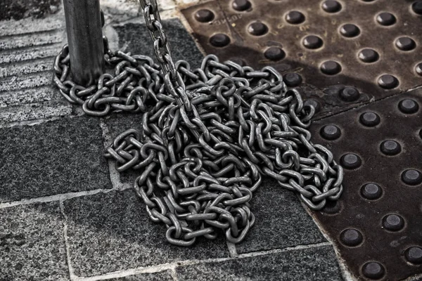 Long iron chain — Stock Photo, Image