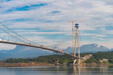 Köprü yapım aşamasındadır