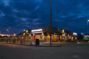 Hollanda'da Mc Donalds şubesi
