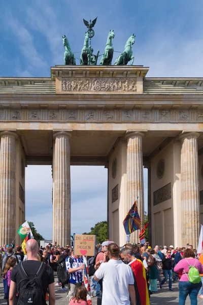 Berlín Alemania Agosto 2020 Cientos Miles Personas Manifiestan Las Calles —  Fotos de Stock