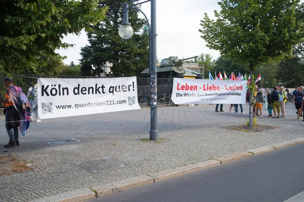 Berlin Tyskland Augusti 2020 Hundratusentals Demonstrerar Berlins Gator Mot Samlade — Stockfoto