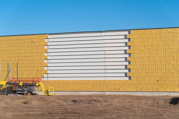 Insulatiing Newly Built Warehouse — Stock Photo, Image