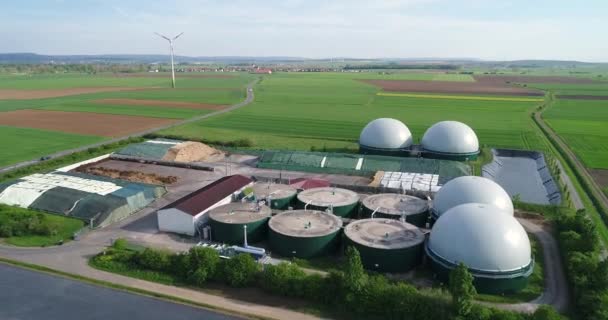 Aerial video av biogasanläggning, alternativa energikällor, förnybar energi — Stockvideo