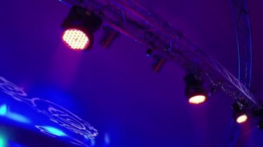 Sahne ışıkları sis ile konser, bir konsol, aydınlatma konser sahne, Sahne Alanı'nda aydınlatma eğlence konser sahne ışıkları