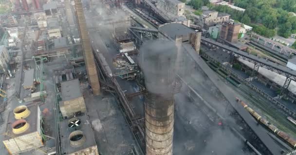Промышленная зона, Вид на промышленный объект, Двор завода — стоковое видео
