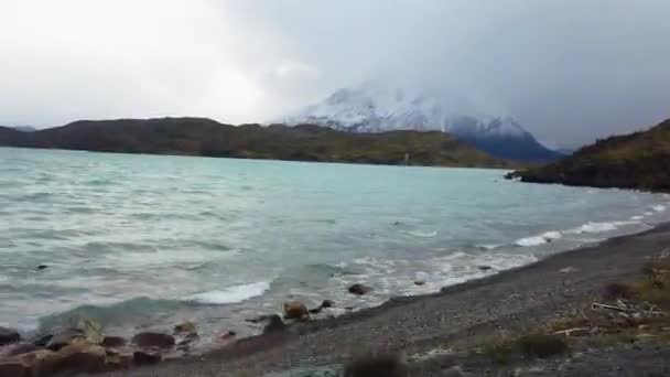 A Torres del Paine Nemzeti Park. Kilátás a Cerro Payne Grande-hegyre és Torres del Paine-re — Stock videók