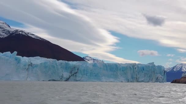 Bellissimo ghiacciaio in chile, blu ghiacciaio grigio piano generale — Video Stock