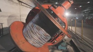 Kablo üretim süreci, kablo fabrikasındaki mekanizma.